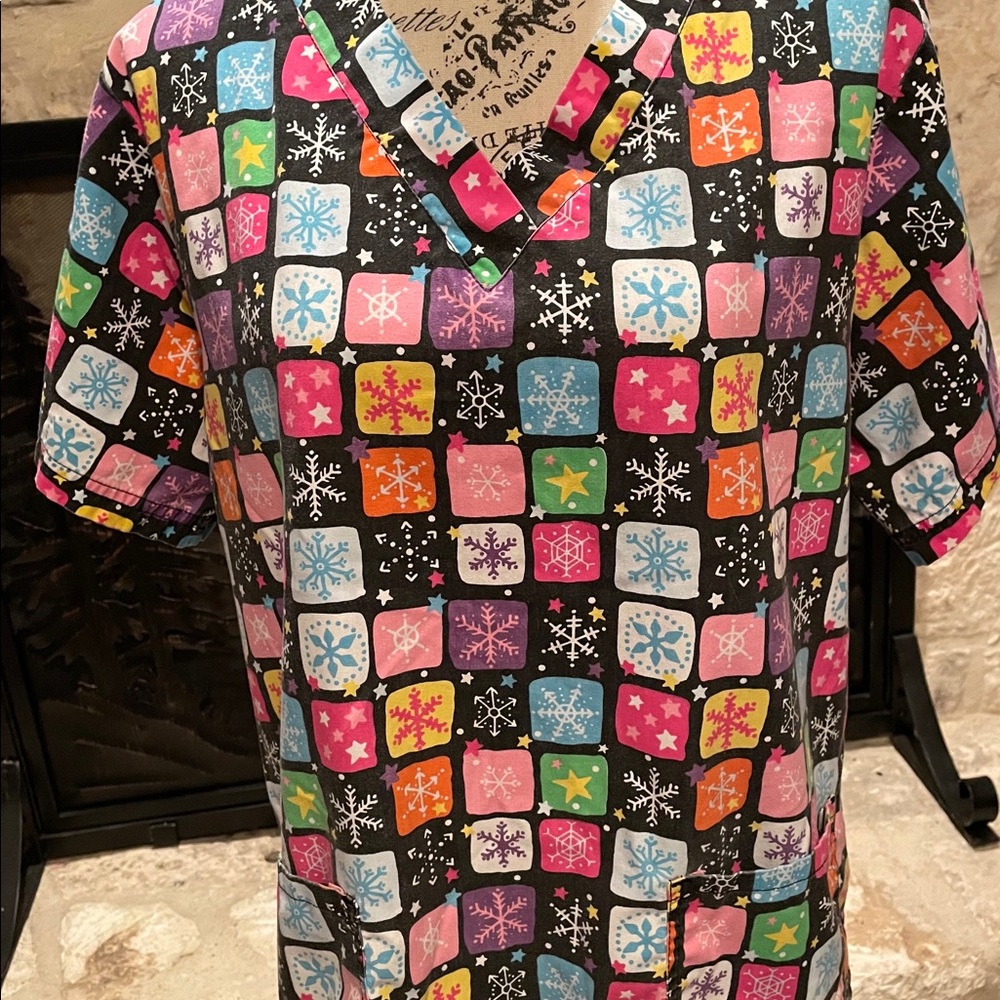 Scrub top snowflake